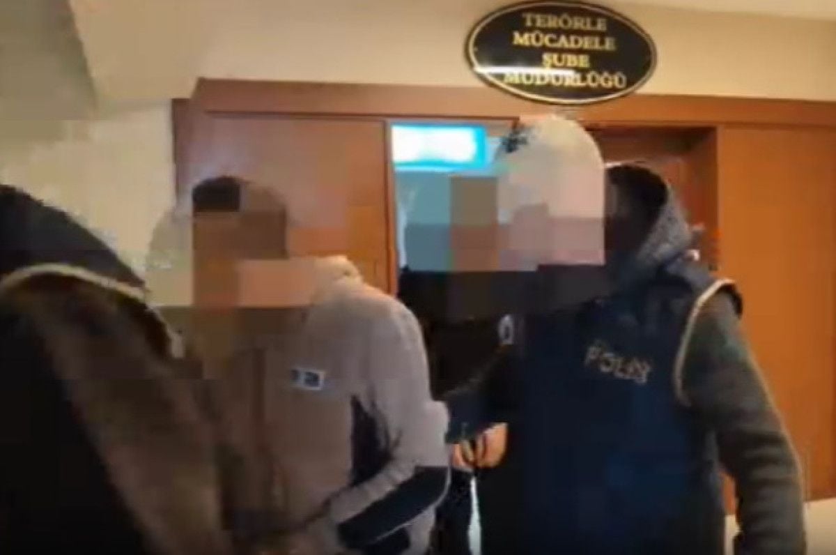 Sakarya'da DEAŞ'a Yönelik Operasyon: Irak Uyruklu 3 Kişi Tutuklandı 2 Sakarya'da DEAŞ'a Yönelik Operasyon: Irak Uyruklu 3 Kişi Tutuklandı