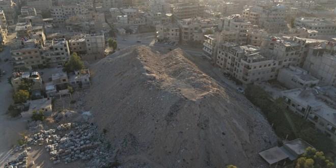 Şam’da devrik Esed rejimi enkazlardan yapay dağ oluşturdu