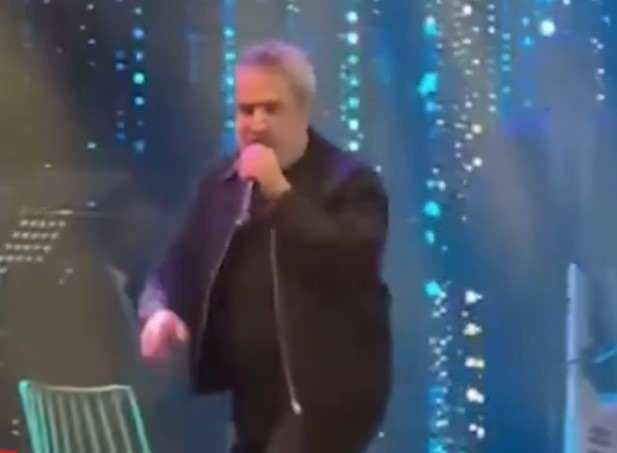 Şarkıcı Emrah'ın yeni tarzı gündem oldu!