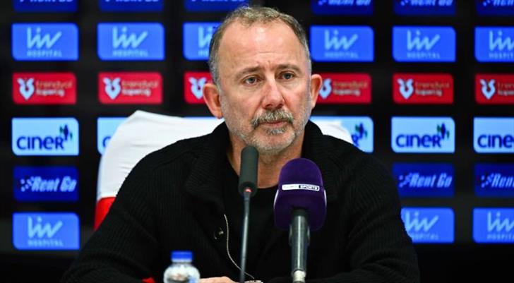 Sergen Yalçın: “Rakiplerimiz pozisyona girmeden gol atıyor”