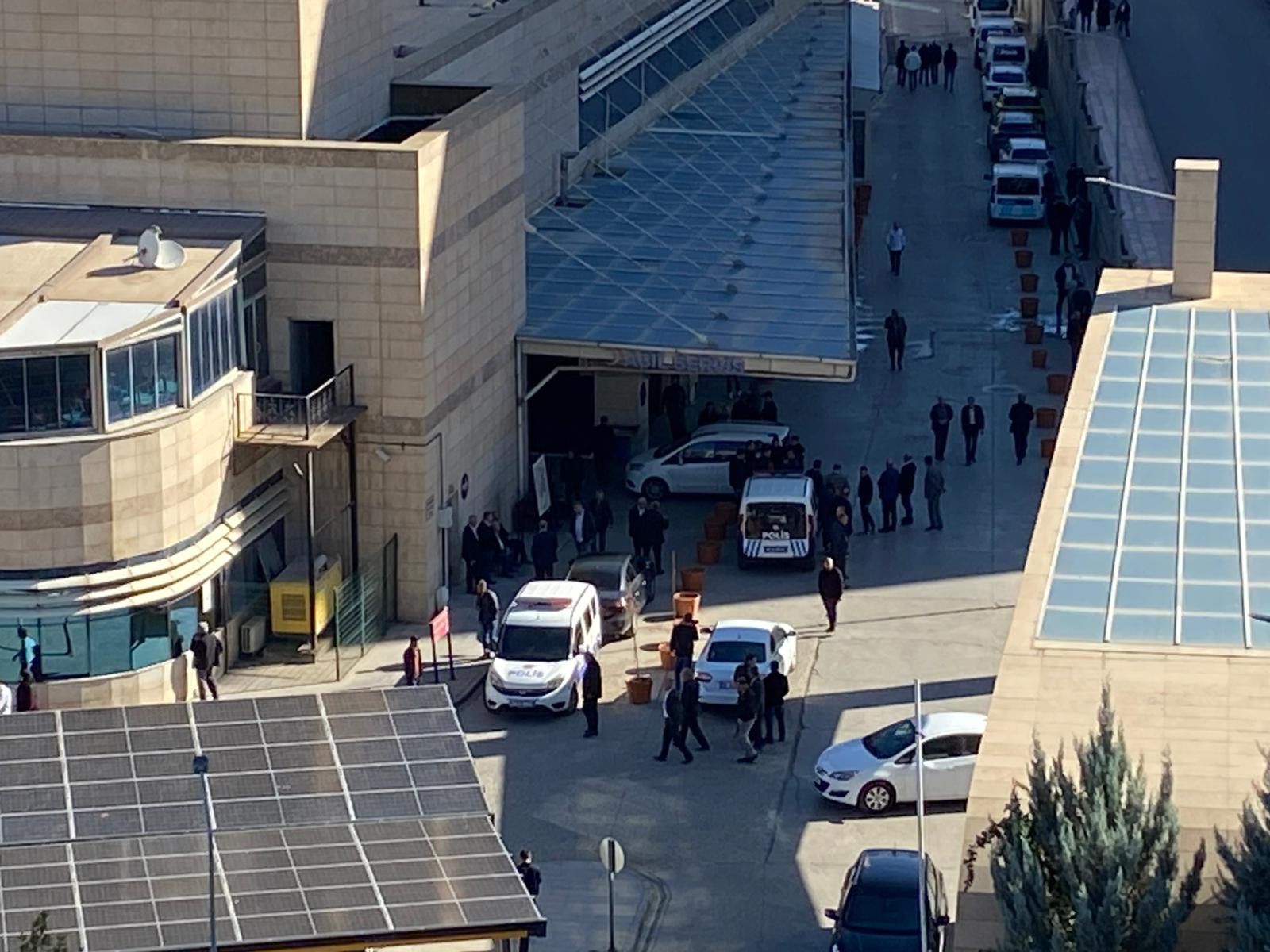 Siirt'te İnsanı Şoke Eden Olay: Ailesine Kurşun Yağmuruna Tutulan Adamın Hamile Eşi ve Amcası Hayatını Kaybetti!