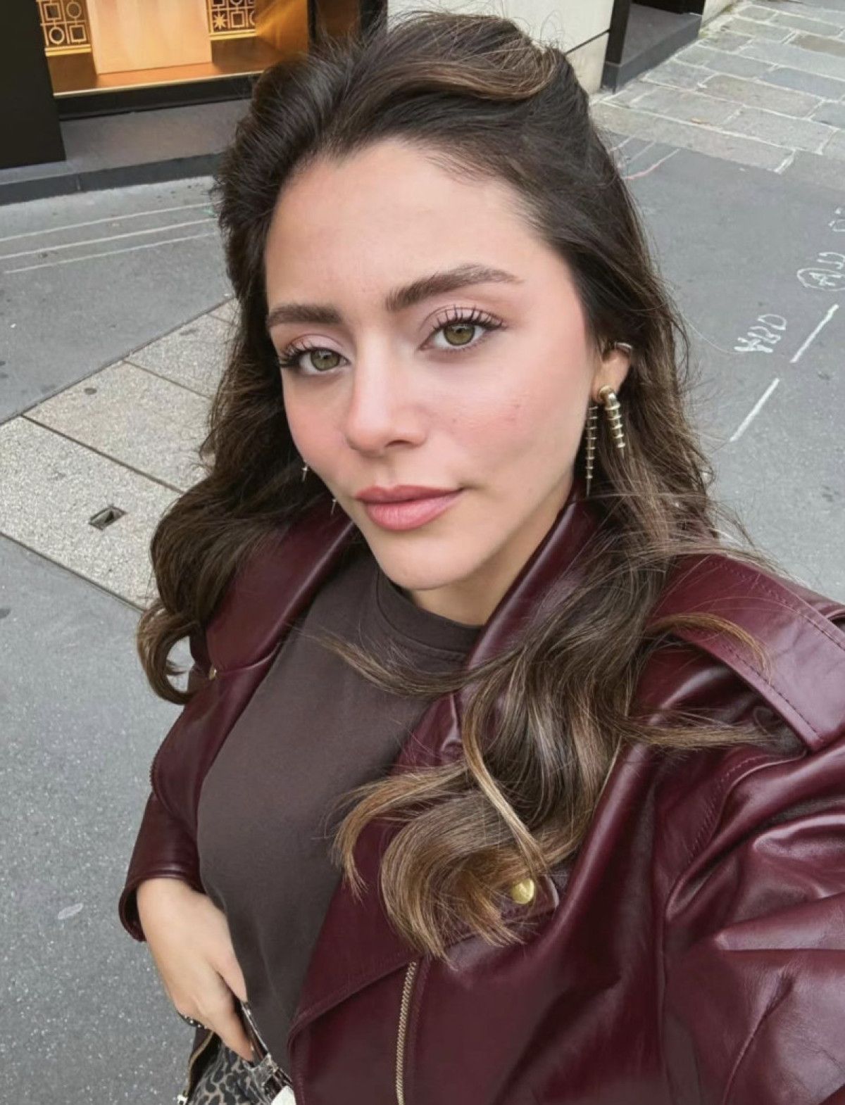 Sıla Türkoğlu Kızılcık Şerbeti'ne Çarpıcı Bir Veda Gerçekleştirdi 4 Sıla Türkoğlu Kızılcık Şerbeti'ne Çarpıcı Bir Veda Gerçekleştirdi