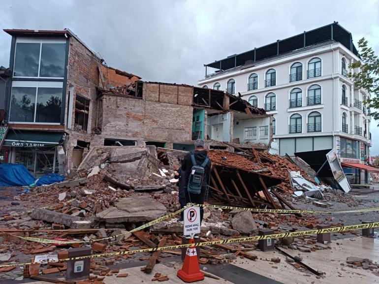 Sındırgı 6.1'le sarsıldı! Hasar gören binalar havadan görüntülendi