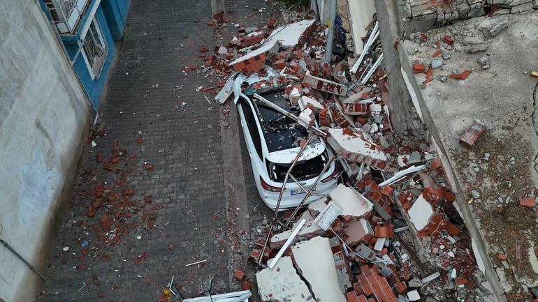 Sındırgı 6.1'le sarsıldı! Hasar gören binalar havadan görüntülendi