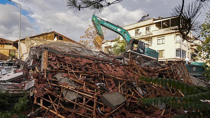 Sındırgı’da 6,1 büyüklüğündeki depremin ardından artçı sarsıntılar devam ediyor