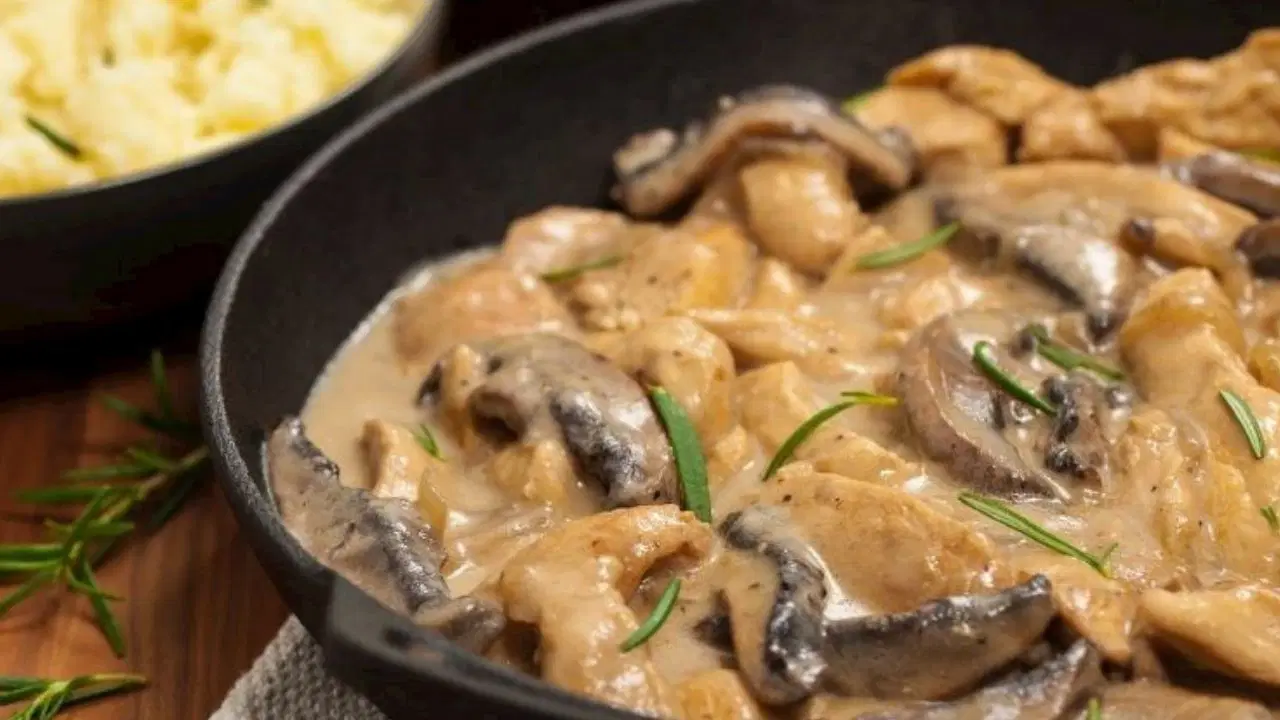 Son zamanların en popüler lezzeti: Kremalı mantarlı tavuk tarifi