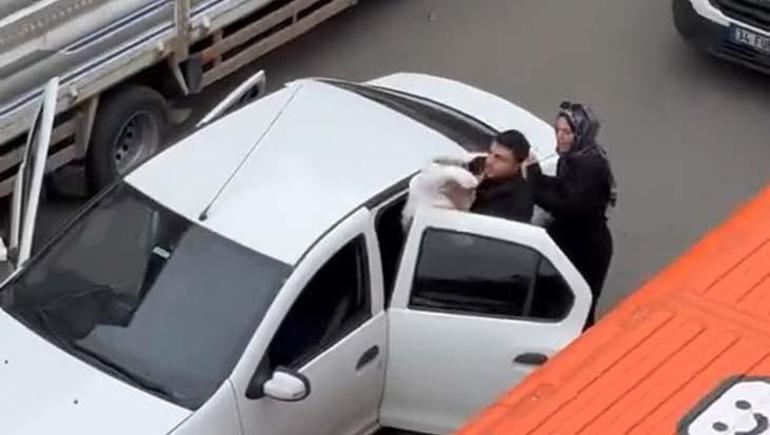 Sultanbeyli’de trafikte dehşet anları! Yol verme kavgasında kadınların önünü kesti, birini yere savurdu