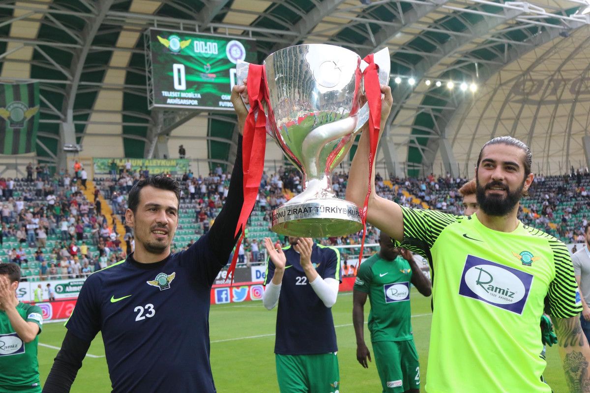 Süper Lig'in eski efsanesi 6 dolara satışta 2 Süper Lig'in eski efsanesi 6 dolara satışta