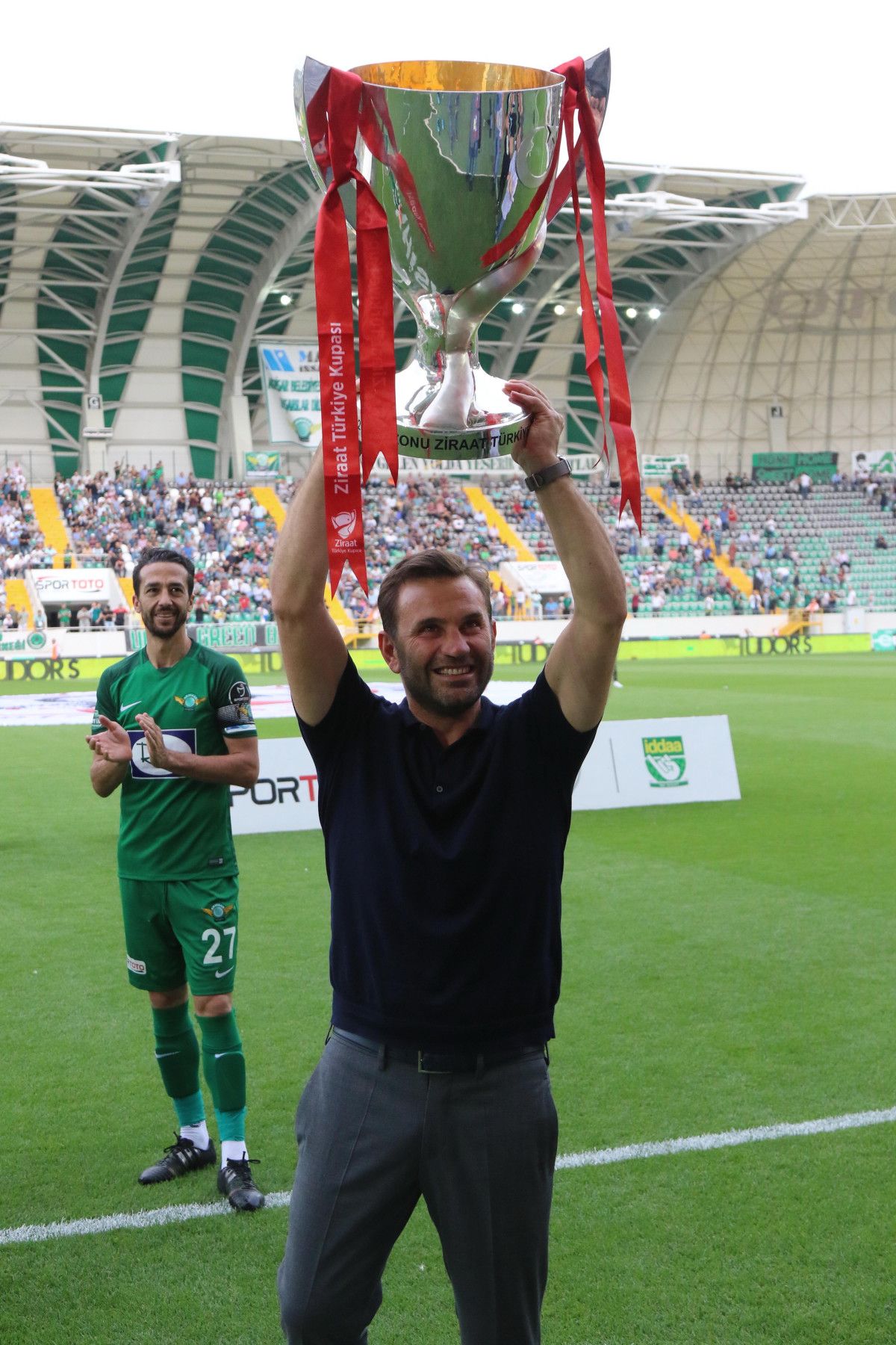 Süper Lig'in eski efsanesi 6 dolara satışta 6 Süper Lig'in eski efsanesi 6 dolara satışta