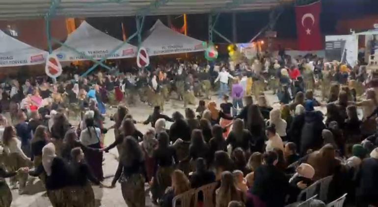 Tekirdağ’da şalvar gecesi coşkusu! 2 bin kadın halayla sabaha kadar eğlendi 1 Tekirdağ’da şalvar gecesi coşkusu! 2 bin kadın halayla sabaha kadar eğlendi