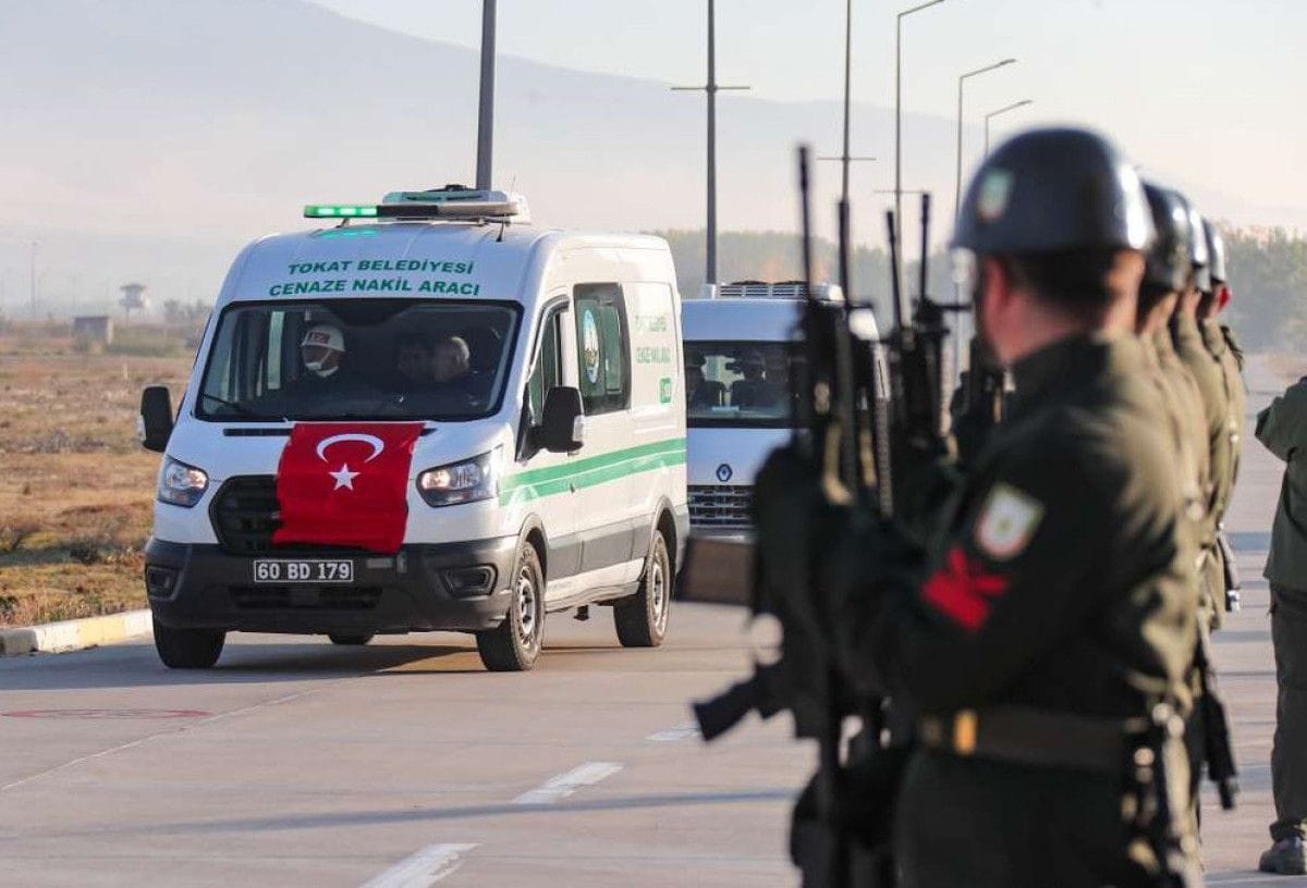 Tokat'ta hayatını kaybeden şehidin cenazesi memleketine uğurlandı 1 Tokat'ta hayatını kaybeden şehidin cenazesi memleketine uğurlandı
