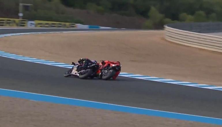 Toprak Razgatlıoğlu Superbike'ta şampiyon oldu! Rakibinin skandal hareketi tepki çekti 1 Toprak Razgatlıoğlu Superbike'ta şampiyon oldu! Rakibinin skandal hareketi tepki çekti