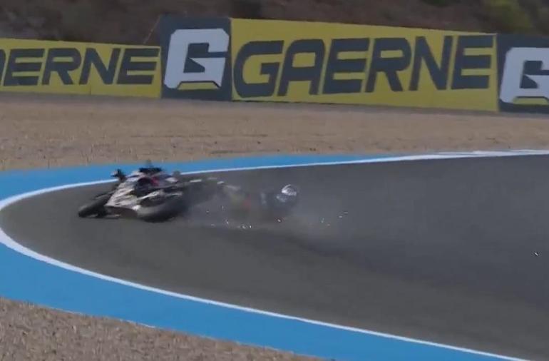 Toprak Razgatlıoğlu Superbike'ta şampiyon oldu! Rakibinin skandal hareketi tepki çekti 3 Toprak Razgatlıoğlu Superbike'ta şampiyon oldu! Rakibinin skandal hareketi tepki çekti