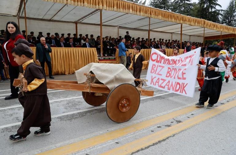 Tüm Türkiye'de Cumhuriyet Bayramı coşkusu 3 Tüm Türkiye'de Cumhuriyet Bayramı coşkusu