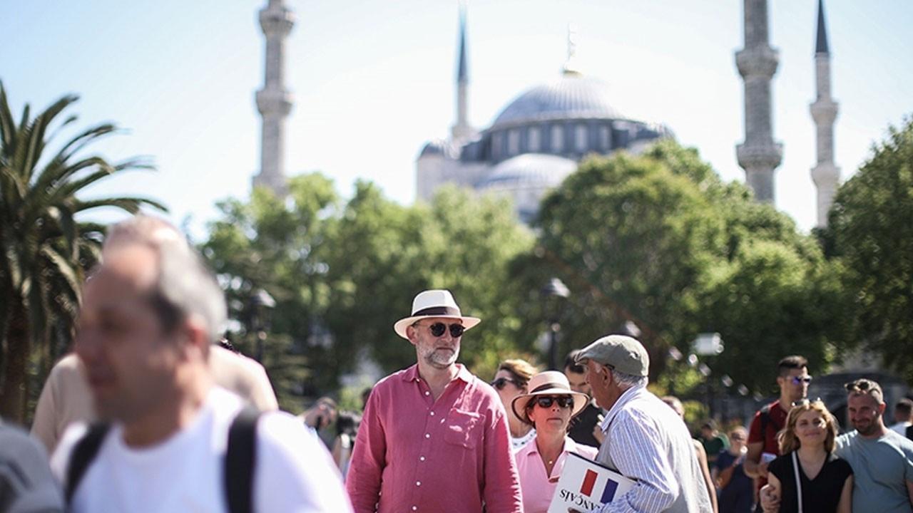 Turizm gelirinde yeni beklenti 64 milyar dolar