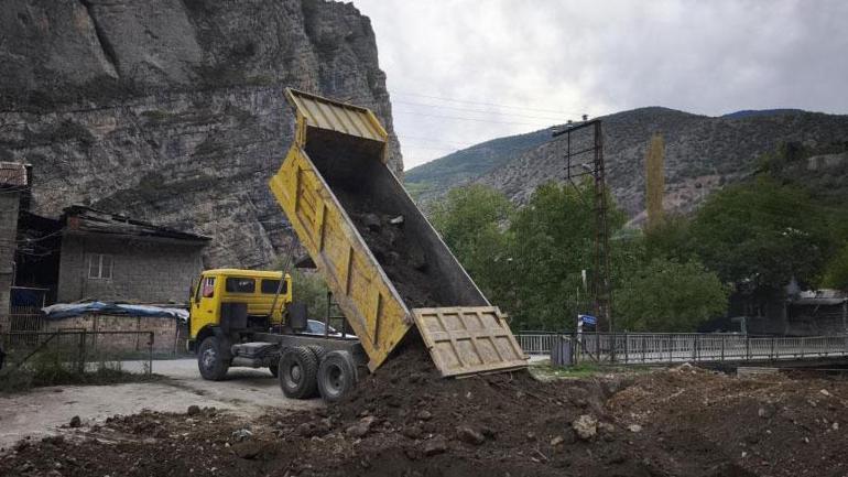 Yer: Artvin! '3 ton altın var' dedi, 3 gün süren kazı çalışması sona erdi 1 Yer: Artvin! '3 ton altın var' dedi, 3 gün süren kazı çalışması sona erdi
