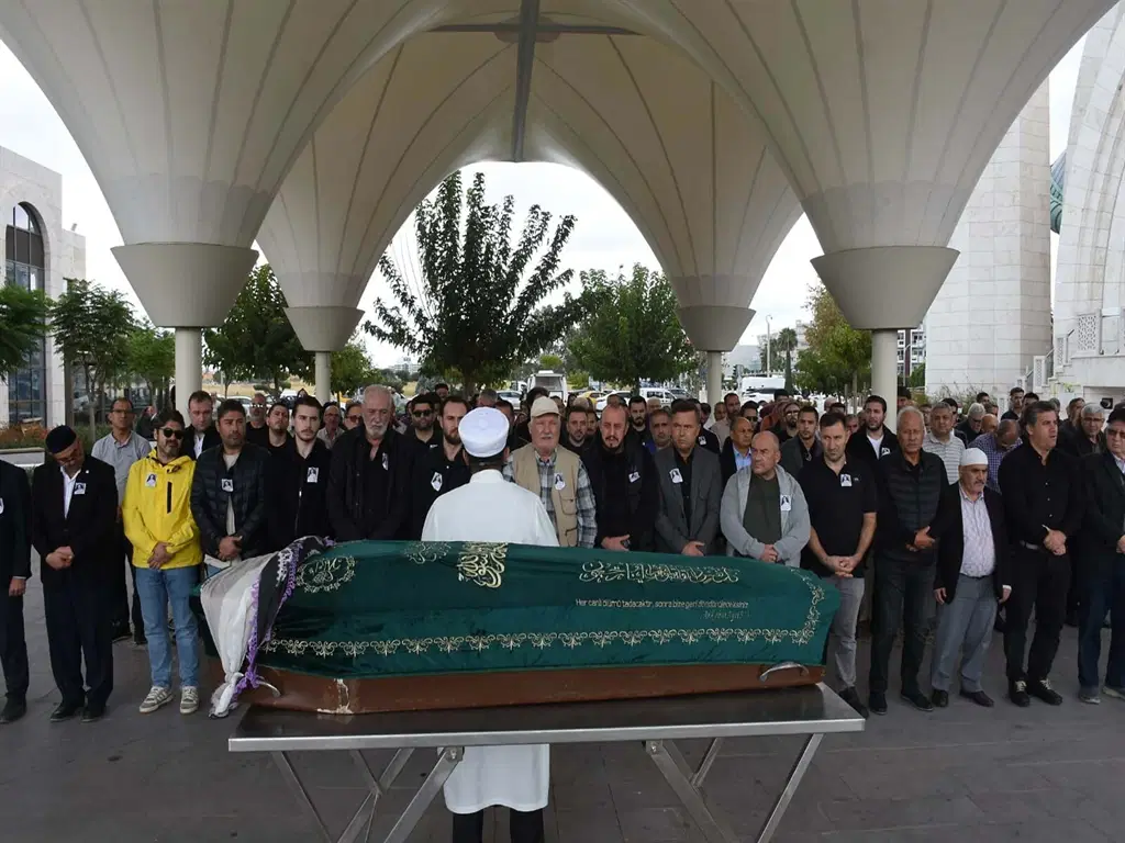 Yeşilçam oyuncusu Neşe Aksoy son yolculuğuna uğurlandı 1 Yeşilçam oyuncusu Neşe Aksoy son yolculuğuna uğurlandı