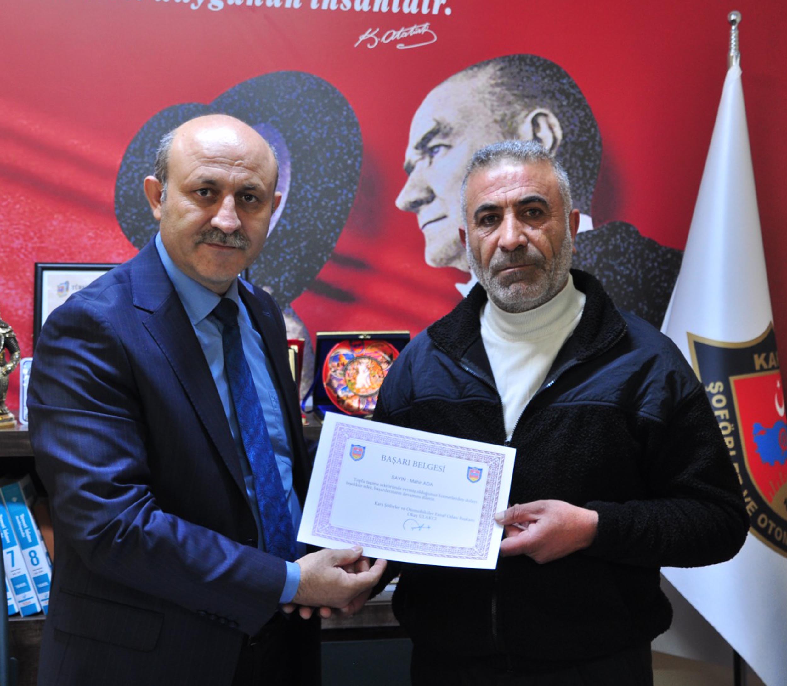 Yolcuyu hastaneye yetiştiren sürücüye ödül