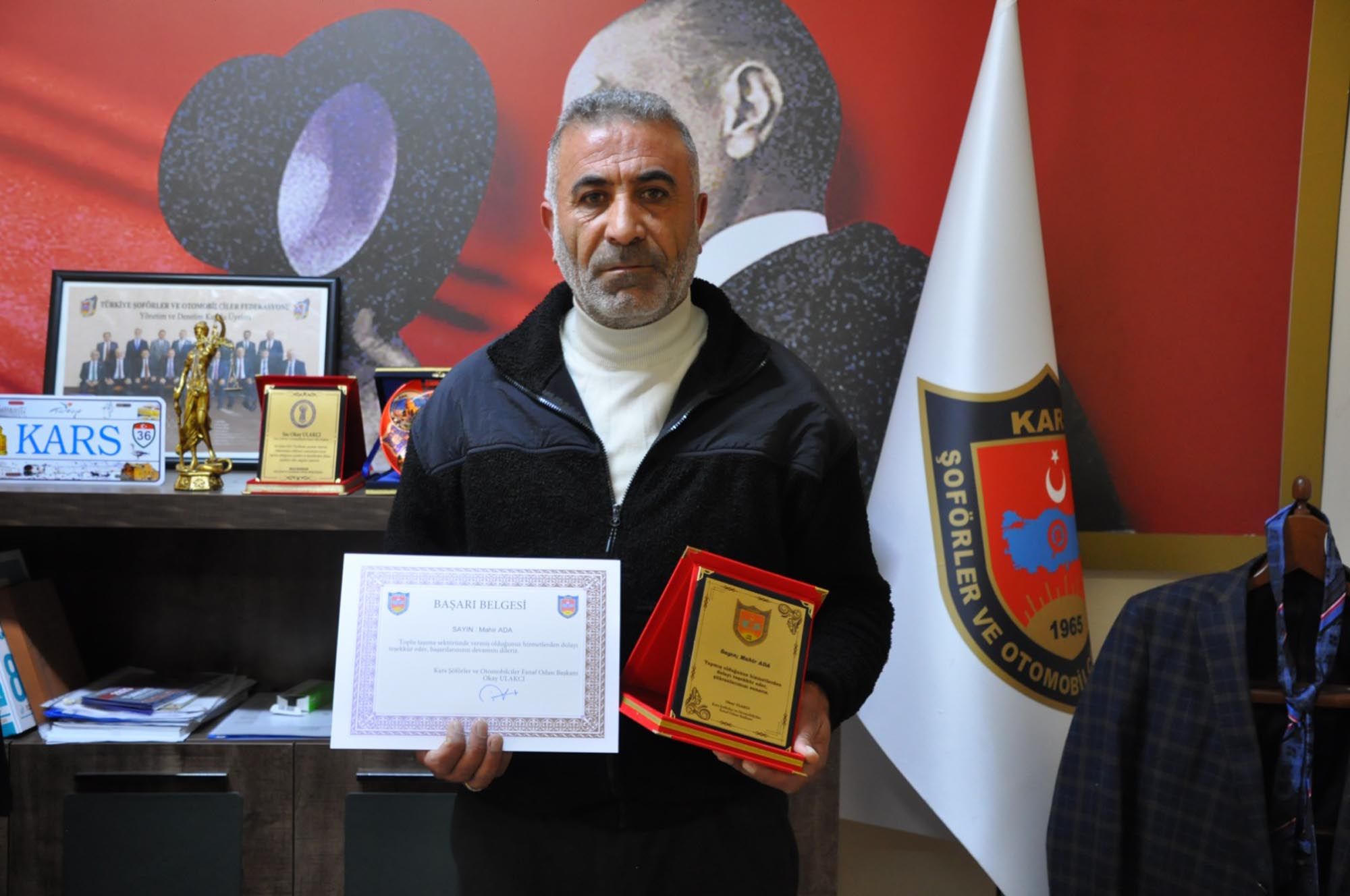 Yolcuyu hastaneye yetiştiren sürücüye ödül