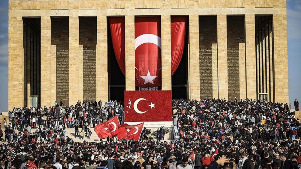 10 Kasım (yarın) resmi tatil mi? Üniversiteler tatil mi, kapalı mı?