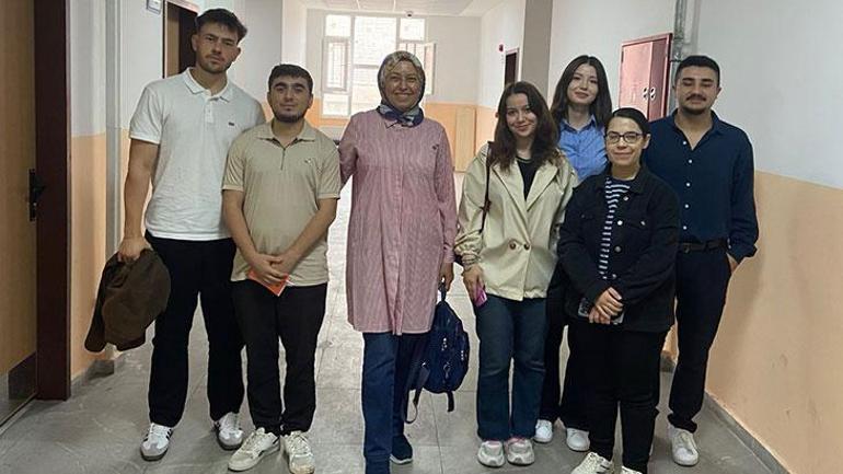 14 yaşında gelin, 50'sinde profesör! O sınavla hayatı değişti: 'Temizlikçiden farksızım' 2 14 yaşında gelin, 50'sinde profesör! O sınavla hayatı değişti: 'Temizlikçiden farksızım'