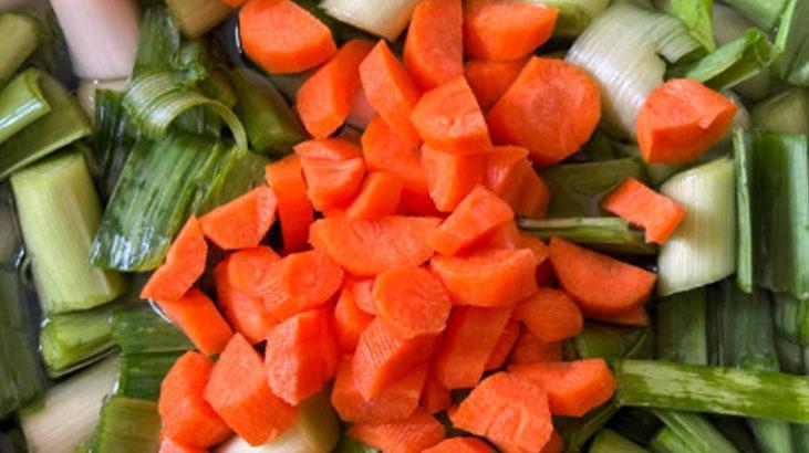 15 dakikada lokum gibi pırasa! Hazırlaması hiç bu kadar kolay olmamıştı 3 15 dakikada lokum gibi pırasa! Hazırlaması hiç bu kadar kolay olmamıştı