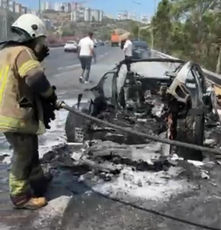 18 milyonluk Porsche alev aldı! Canını zor kurtardı 2 18 milyonluk Porsche alev aldı! Canını zor kurtardı