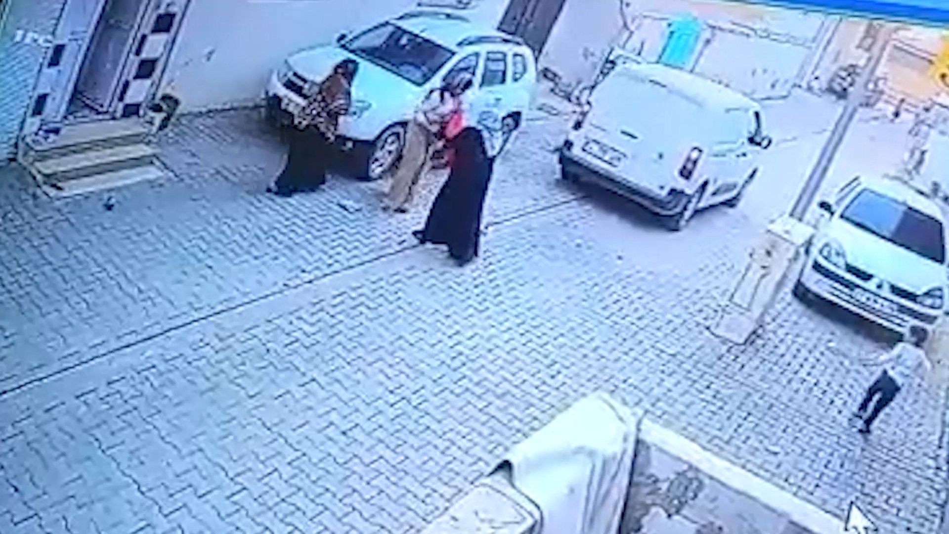 2 Yaşındaki Çocuğu Kargo Aracı Hayattan Kopardı: Kazanın Gözler Önünde Gerçekleşen Hikayesi 3 2 Yaşındaki Çocuğu Kargo Aracı Hayattan Kopardı: Kazanın Gözler Önünde Gerçekleşen Hikayesi