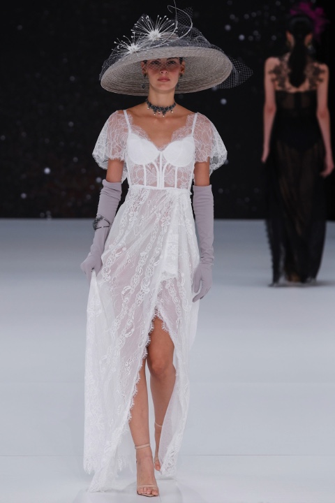 2026 Baharında Sıkça Göreceğimiz O Gelinlik Trendi: Dantelin Modern Dönüşü