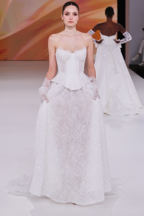 2026 Baharında Sıkça Göreceğimiz O Gelinlik Trendi: Dantelin Modern Dönüşü