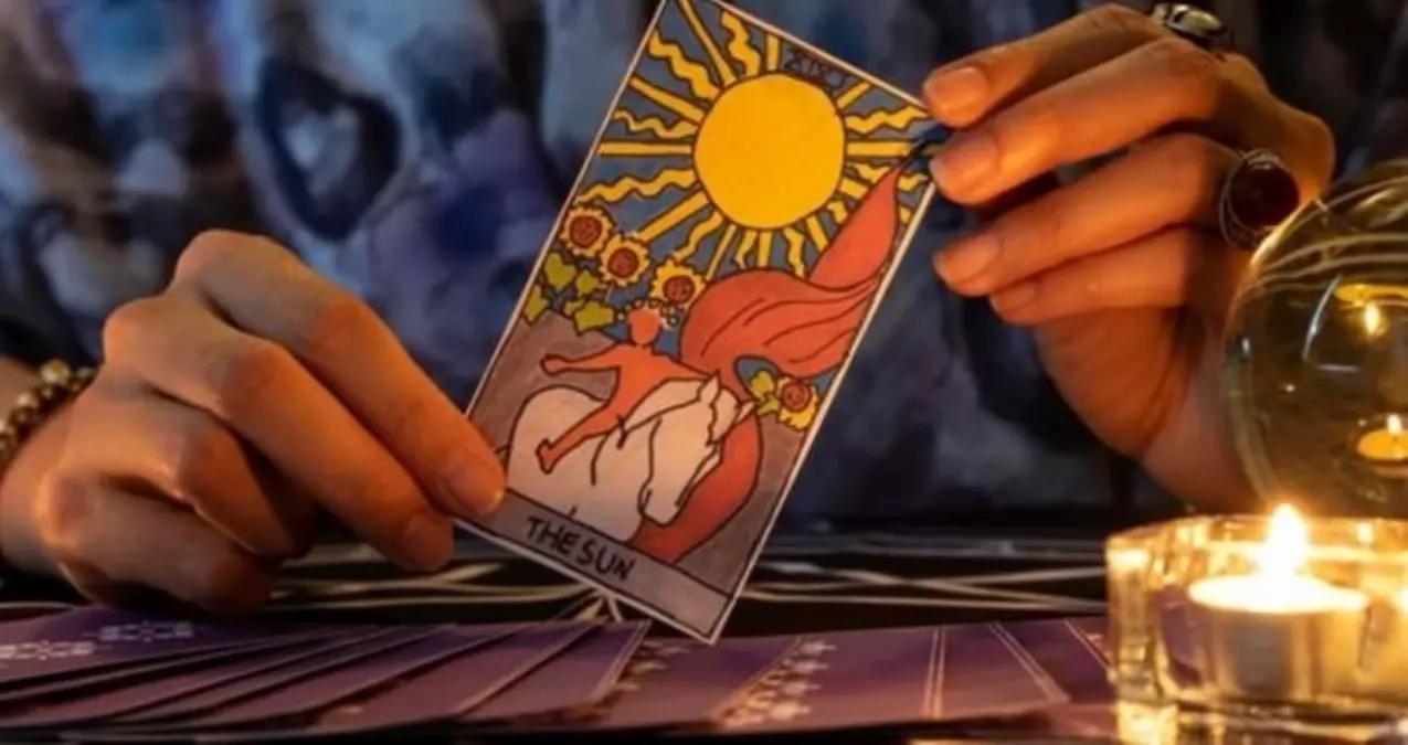 25 Kasım 2025 Günlük Tarot Falı: 25 Kasım Salı günü seni neler bekliyor? Günlük Tarot kart açılımı!