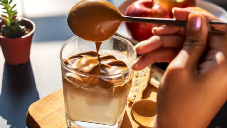 2’ye 2 yapın! Çırpılmış kahvenin sırrı suda: 5 dakika kabartıp 1 ay dondurucuda saklayın