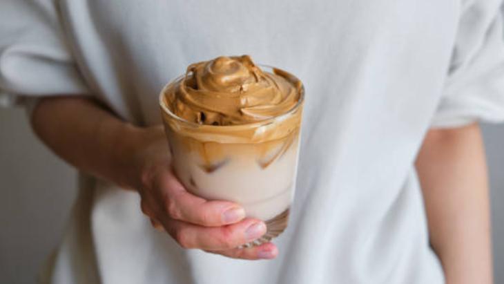 2’ye 2 yapın! Çırpılmış kahvenin sırrı suda: 5 dakika kabartıp 1 ay dondurucuda saklayın