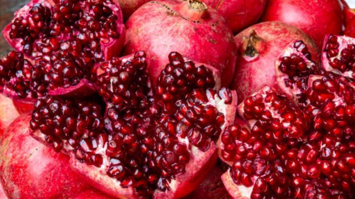 3 işaretle kendini ele veriyor! Nar seçerken hatırlayın: Lekeler her şeyi anlatıyor