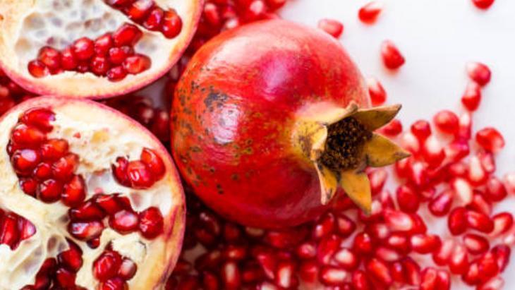 3 işaretle kendini ele veriyor! Nar seçerken hatırlayın: Lekeler her şeyi anlatıyor