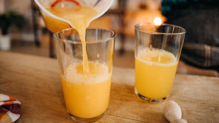 3 portakaldan 5 litre su çıkıyor! Sadece 2 yemek kaşığı ekleyin: Dondurup kabuklu çekin 5 3 portakaldan 5 litre su çıkıyor! Sadece 2 yemek kaşığı ekleyin: Dondurup kabuklu çekin