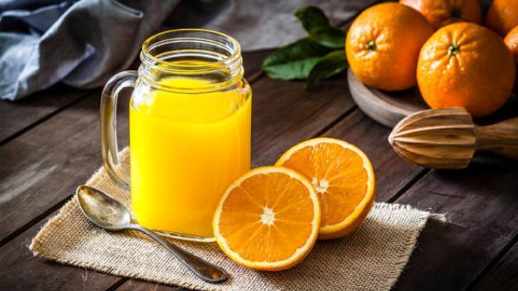 3 portakaldan 5 litre su çıkıyor! Sadece 2 yemek kaşığı ekleyin: Dondurup kabuklu çekin 6 3 portakaldan 5 litre su çıkıyor! Sadece 2 yemek kaşığı ekleyin: Dondurup kabuklu çekin