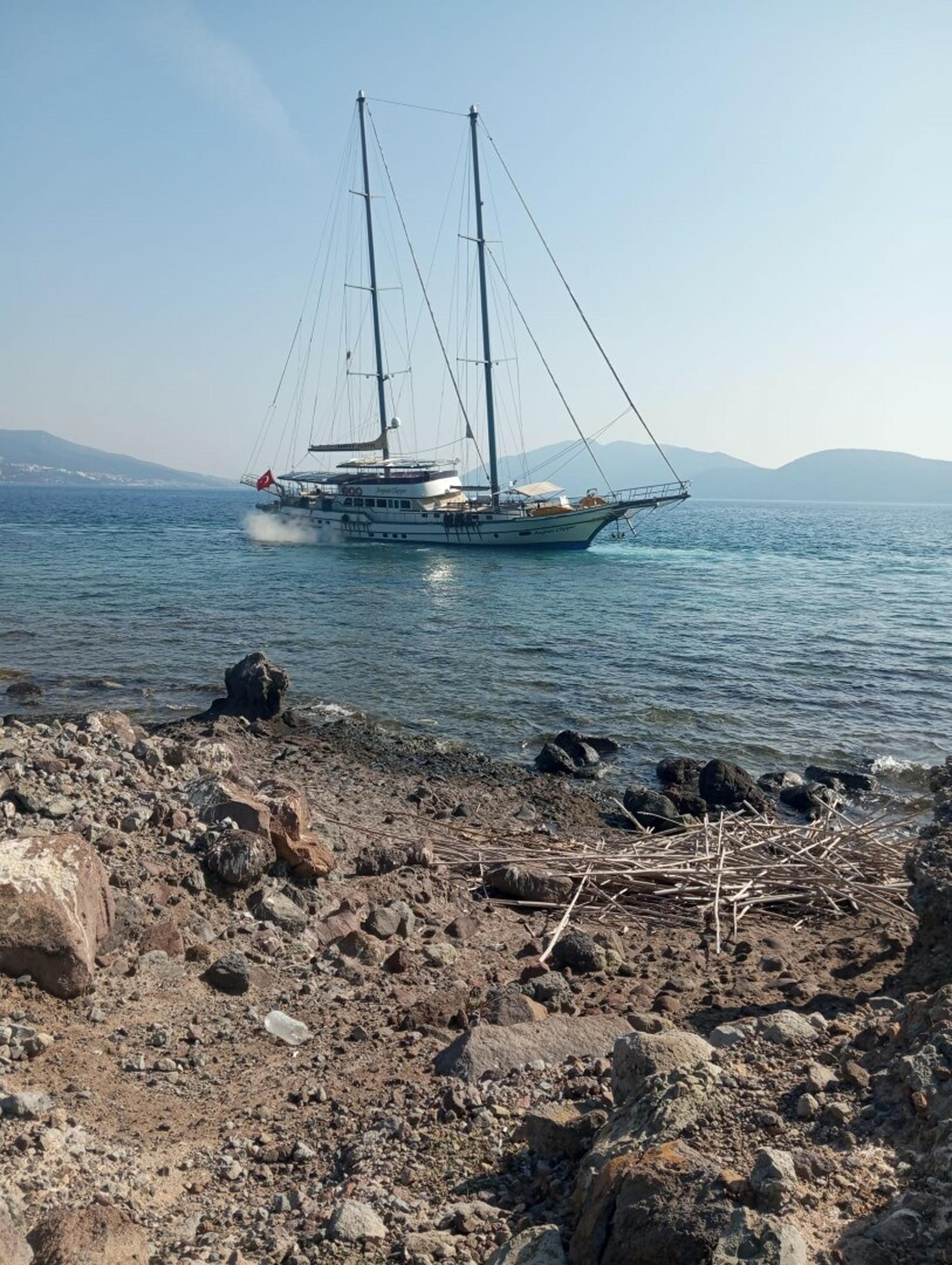 41 Metre Boyundaki Yelkenli, Sahile Çakıldı: Deniz Macerasının Dramı