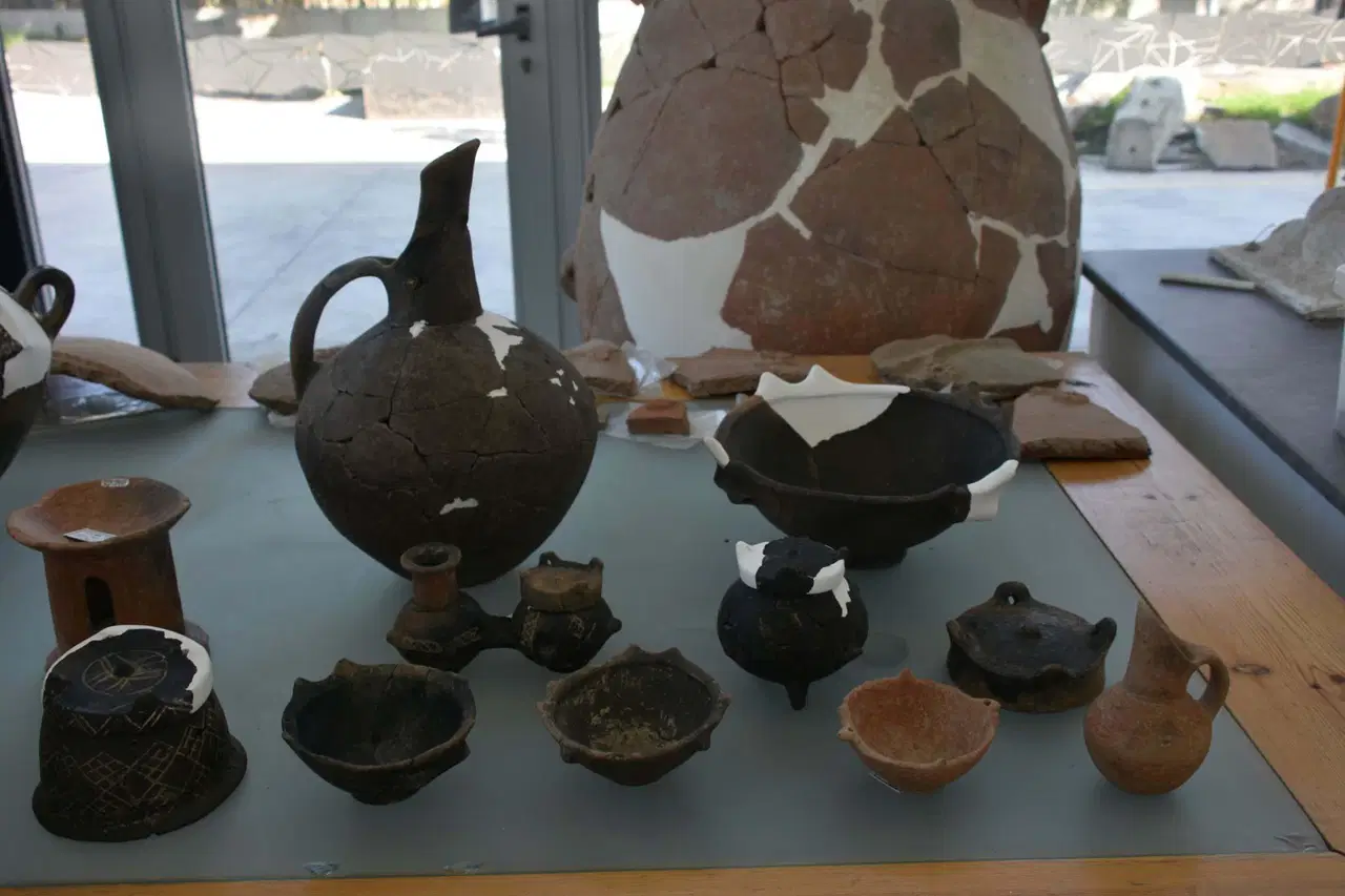 5 bin yıllık bayan figürü izleri: Yassıtepe’de özel kaplar ortaya çıktı 2 5 bin yıllık bayan figürü izleri: Yassıtepe’de özel kaplar ortaya çıktı