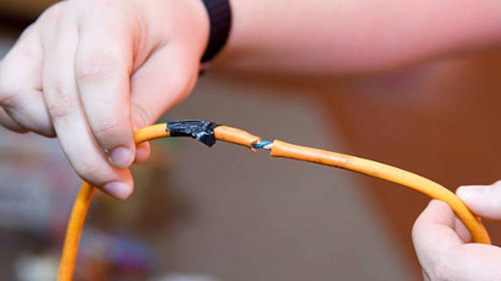 5 dakikada şarj kablosunu yenileyin: Evdeki 2 basit malzemeyle kolay tamir 2 5 dakikada şarj kablosunu yenileyin: Evdeki 2 basit malzemeyle kolay tamir