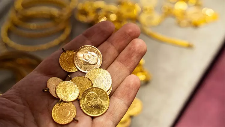 📉 Altın Piyasasında Kritik Gelişme: FED Tutanakları Sonrası Ons Altın Düşüşte! Canlı Fiyatlar Ne Durumda?