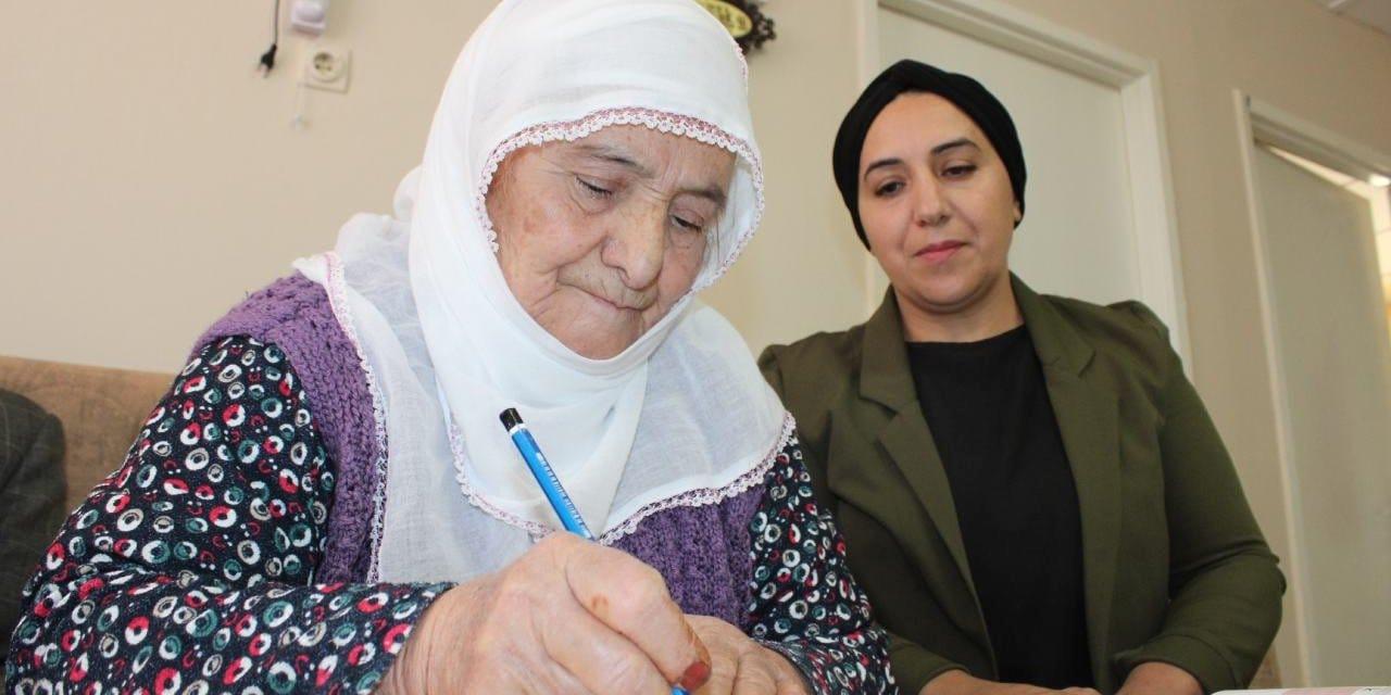 88 Yaşında Okuma-Yazma Mucizesi: 3 Ayda Başardı!