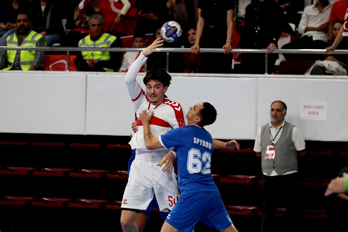 A Milli Erkek Hentbol Takımı'nın Tarihi Zaferi: Güney Kıbrıs Rum Kesimi'nin Sakatlanması