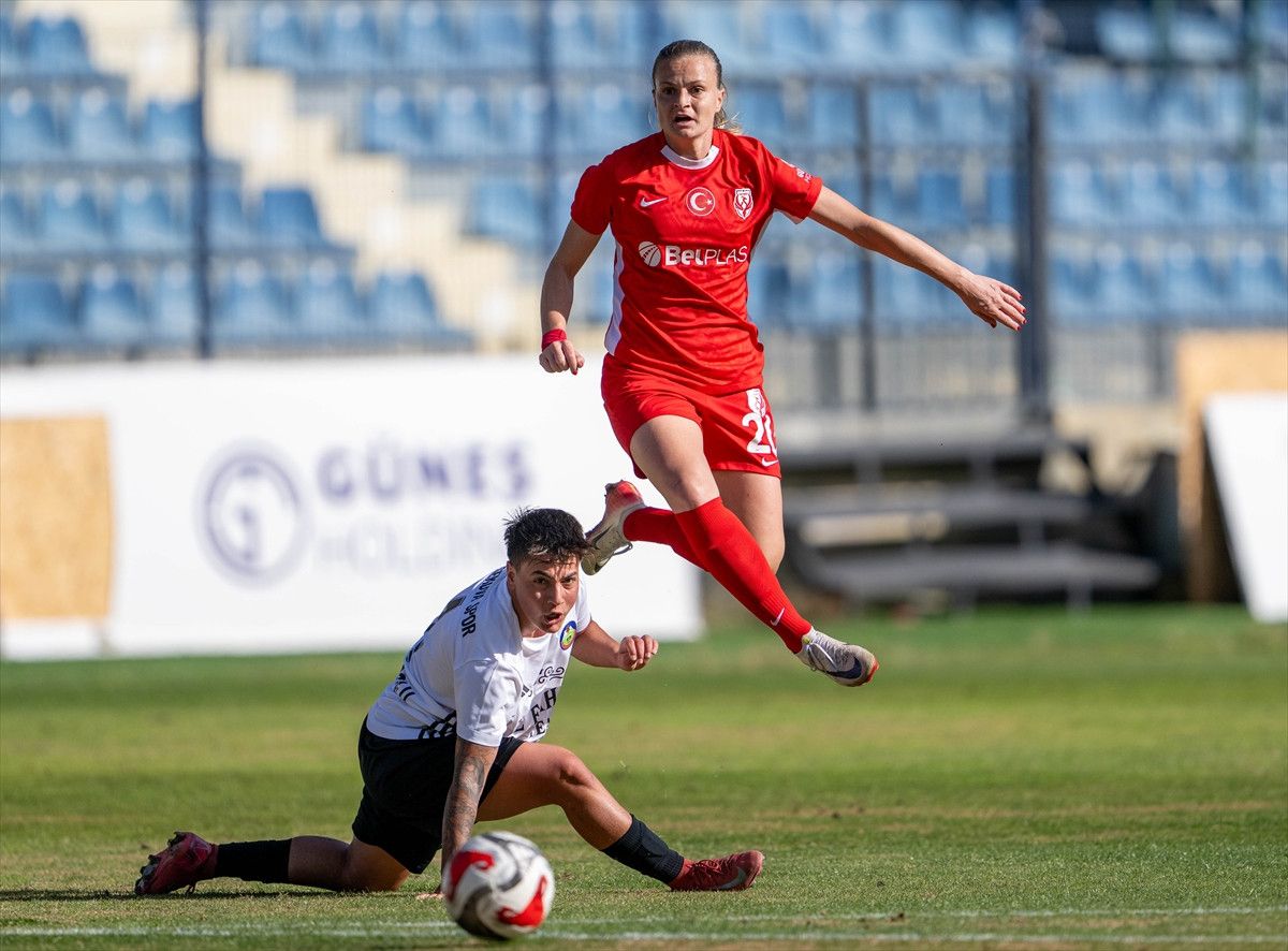 ABB FOMGET - Yüksekovaspor Maçında Gol Olmadı: Futbolseverlerin Beklentileri Boşa Gitti