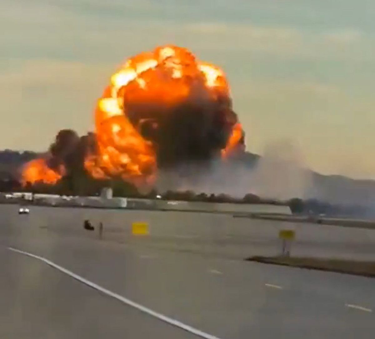 ABD'de Kargo Uçağı Düştü: Yaralılar Var, Durum Ciddiyetini Koruyor