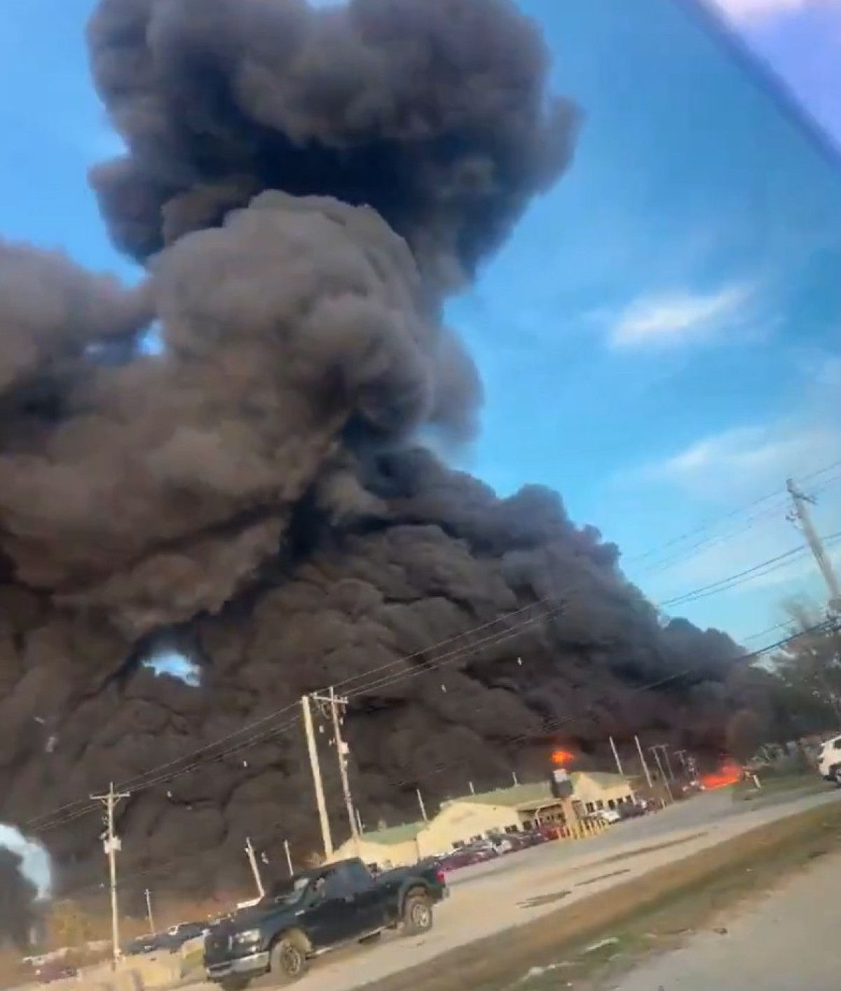 ABD'de Kargo Uçağı Düştü: Yaralılar Var, Durum Ciddiyetini Koruyor