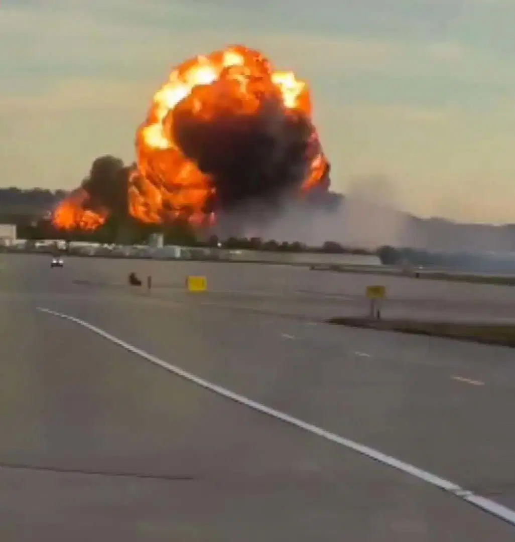 ABD’de uçak kazası... Çok sayıda meyyit ve yaralı var! 1 ABD’de uçak kazası... Çok sayıda meyyit ve yaralı var!