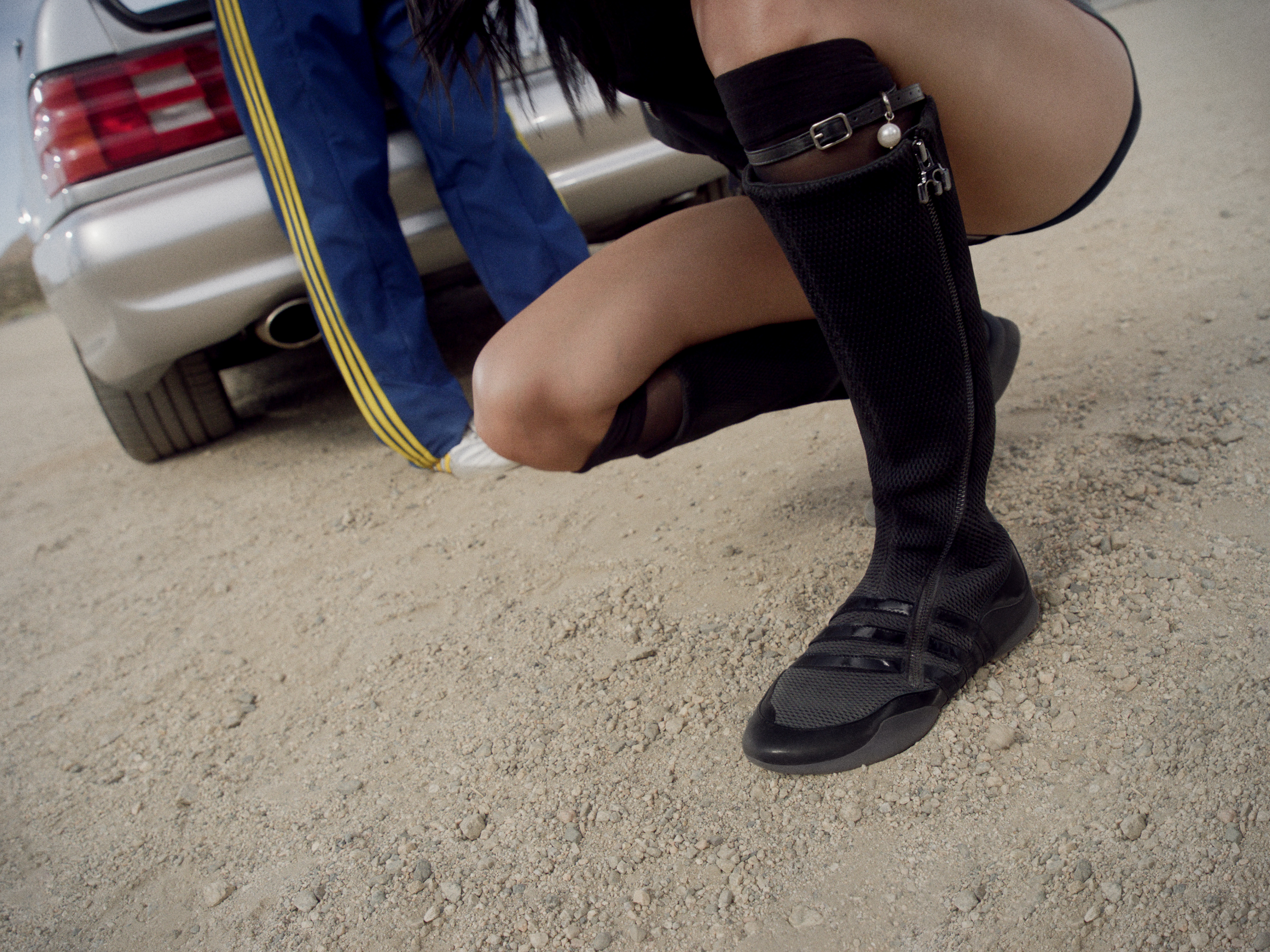 Adidas Originals x Miaou: Feminen Gücün ve Vintage Motorsporlarının Yeni Yorumu 4 Adidas Originals x Miaou: Feminen Gücün ve Vintage Motorsporlarının Yeni Yorumu