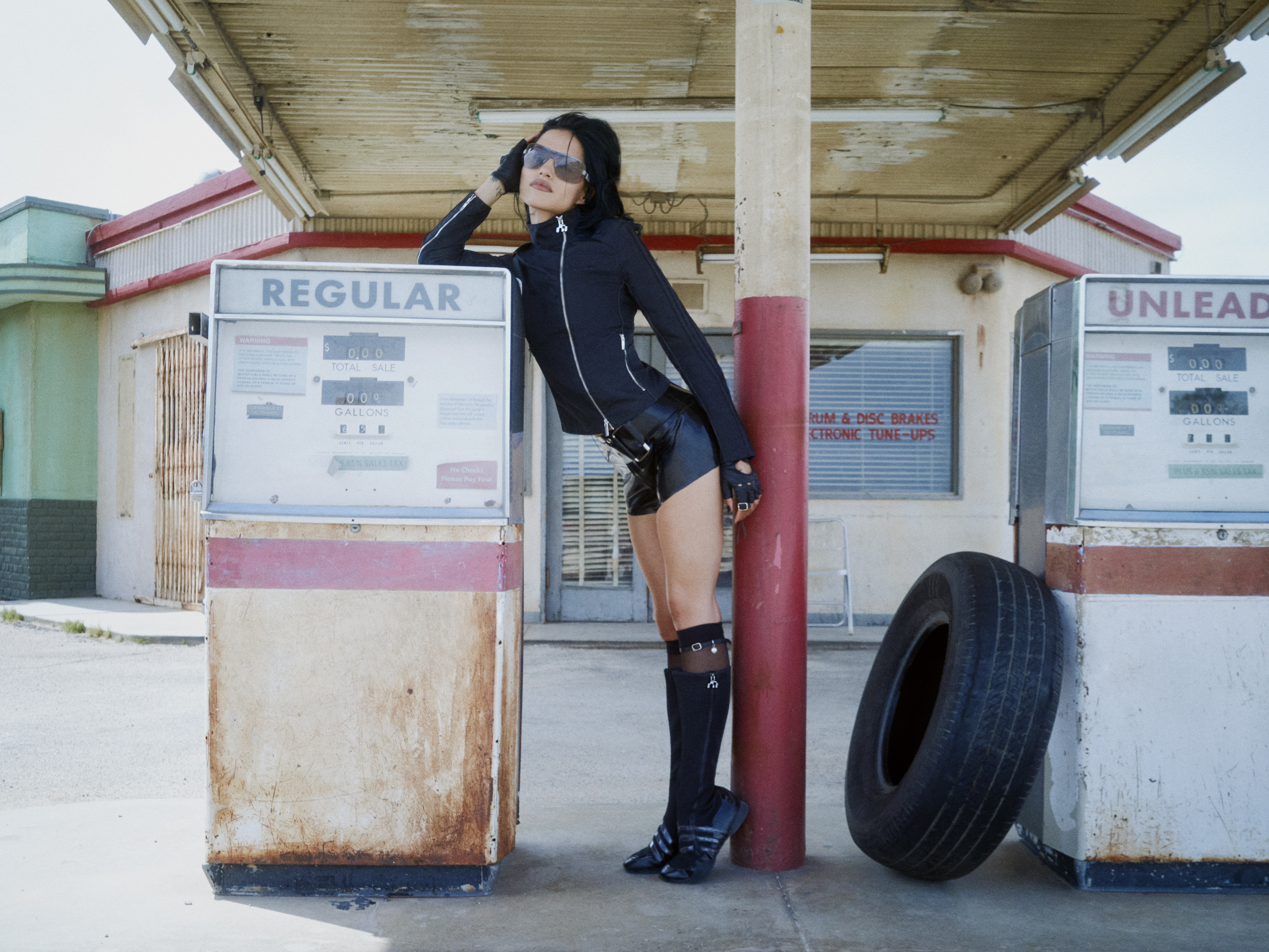 Adidas Originals x Miaou: Feminen Gücün ve Vintage Motorsporlarının Yeni Yorumu 6 Adidas Originals x Miaou: Feminen Gücün ve Vintage Motorsporlarının Yeni Yorumu