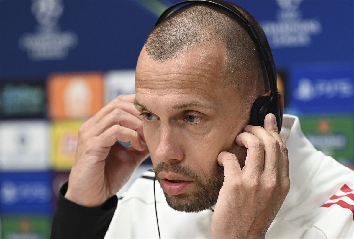 Ajax Teknik Direktörü Heitinga ile Türk Taraftarların Atmosferi Üzerine Çarpıcı Bir Sohbet!